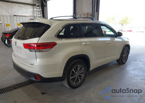 2018 Toyota Highlander Se/Xle z USA, uszkodzony, nr VIN 5TDKZRFH8JS543529